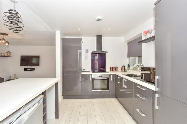 Highcroft Avenue, Bognor Regis, West... 2 bed semi