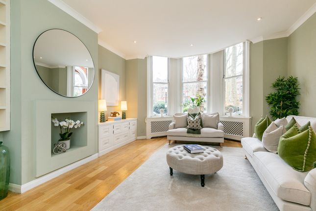Bramham Gardens, London, SW5 3 bed apartment for sale
