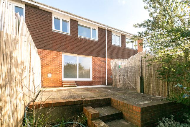 Clover Road, Surrey GU2 3 bed terraced house for sale