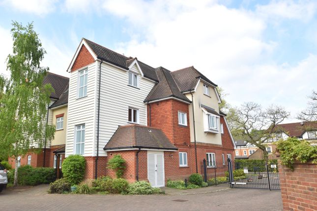 Rouse Close, Weybridge, KT13 2 bed apartment for sale