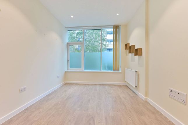 Spectrum Way, Wandsworth, London, SW18 1 bed flat for sale