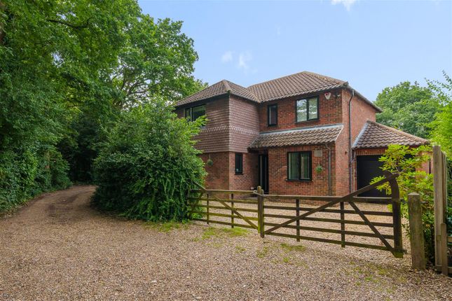 Green Lane, Yateley GU46 4 bed detached house for sale