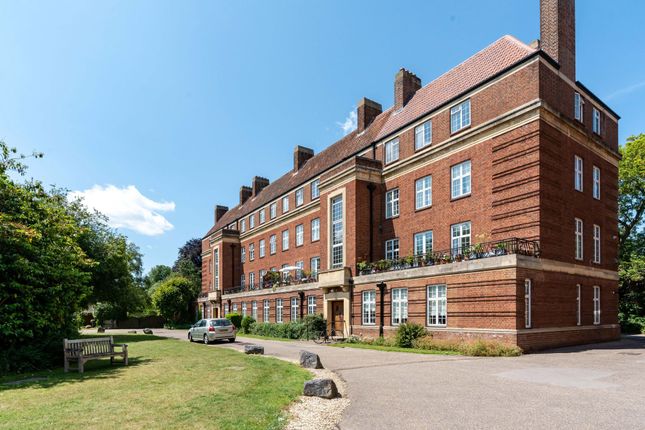Woodstock Close, Oxford, OX2 2 bed ground floor flat for sale