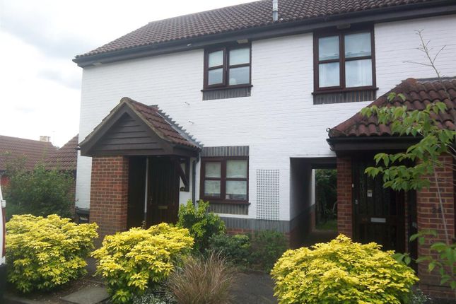 Englefield Close, Englefield Green TW20 2 bed end of terrace house for sale
