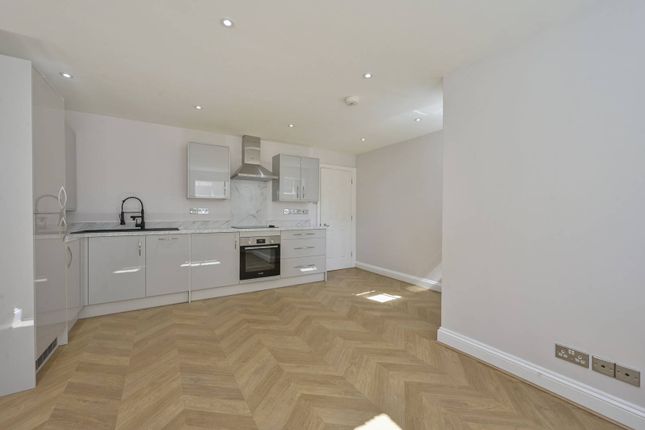Roehampton Lane, Roehampton, London... 1 bed flat for sale