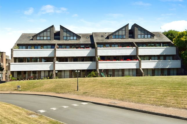 Tollhouse Close, Chichester, PO19 3 bed apartment for sale