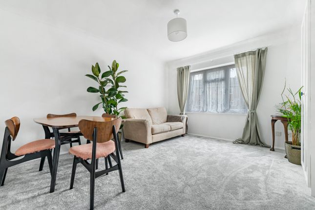 1 bedroom ground floor flat for sale