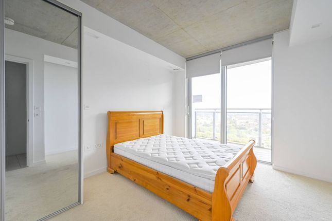 Royal Victoria, E16, Docklands... 3 bed flat for sale