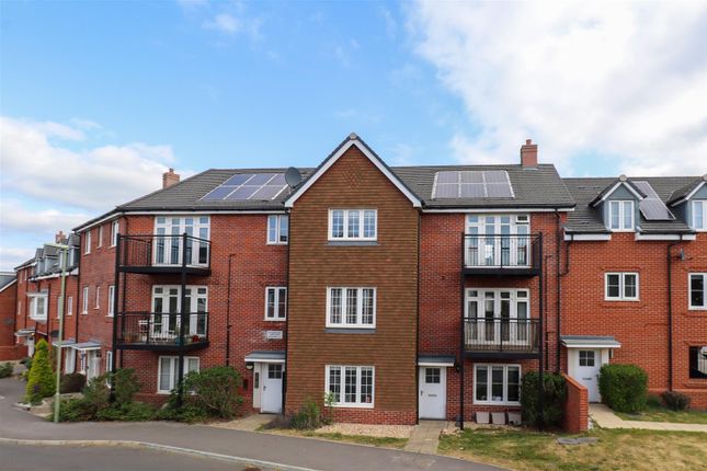 Jubilee Drive, Church Crookham GU52 2 bed apartment for sale