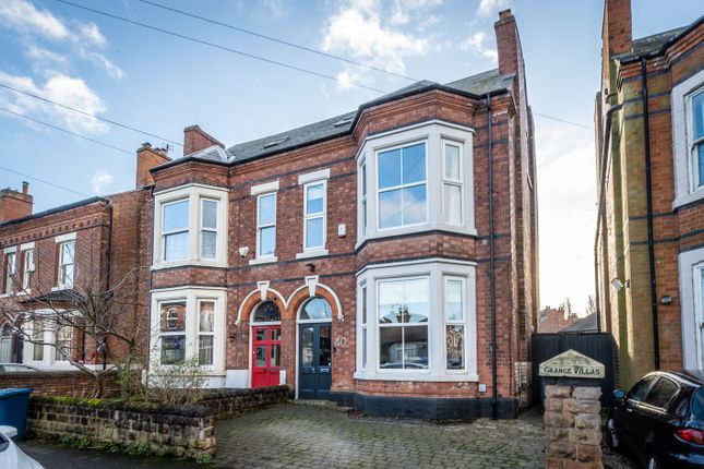 5 bedroom semi-detached house for sale
