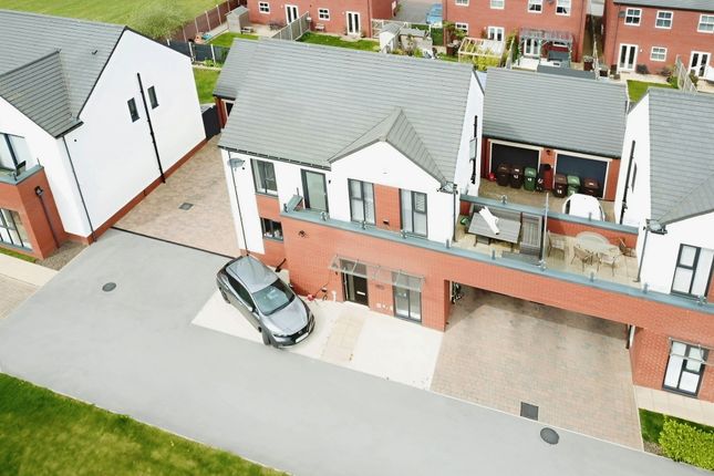 4 bed detached house