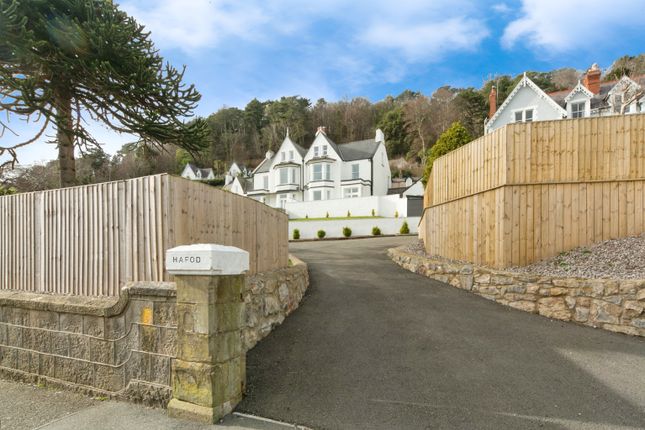 6 bedroom semi-detached house for sale