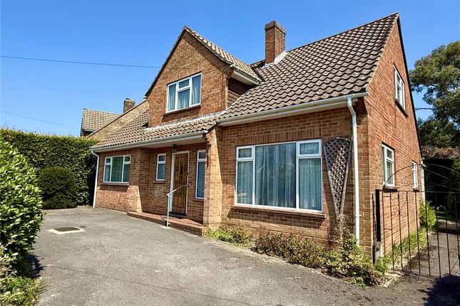 Belmore Road, Lymington, Hampshire, SO41 4 bed detached house for sale