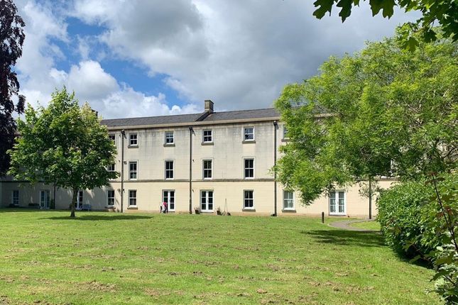 Chesterton Lane, Cirencester... 2 bed apartment for sale