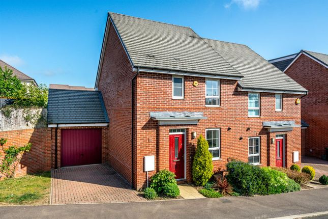 Woodwhite Way, Hemel Hempstead... 3 bed semi