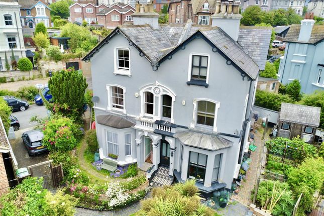 5 bed semi-detached house