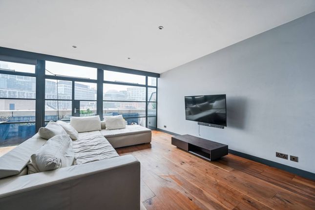 Commercial Street, E1, Shoreditch... 2 bed penthouse for sale