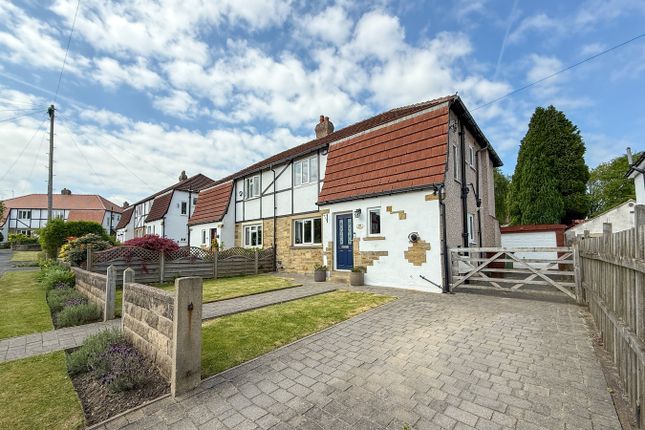 Chatsworth Close, Huddersfield HD5 3 bed semi