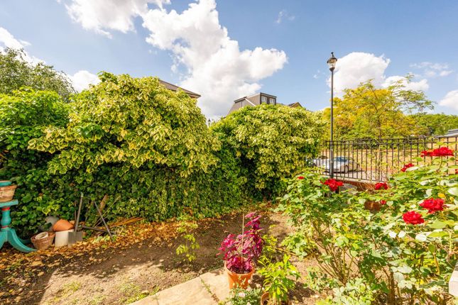 Samuel Gray Gardens, Kingston... 1 bed flat for sale