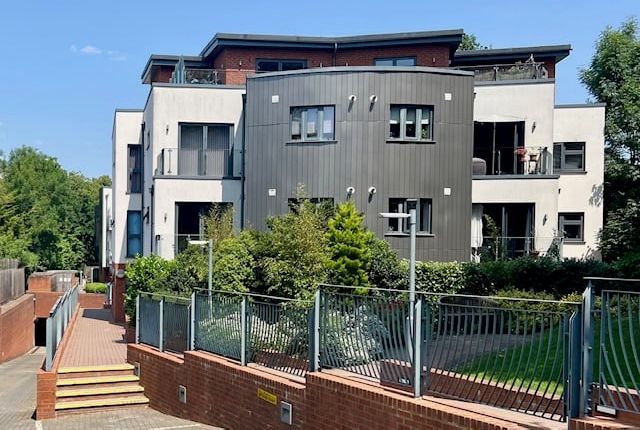 Station Approach, Woodside Park, N12 2 bed flat for sale