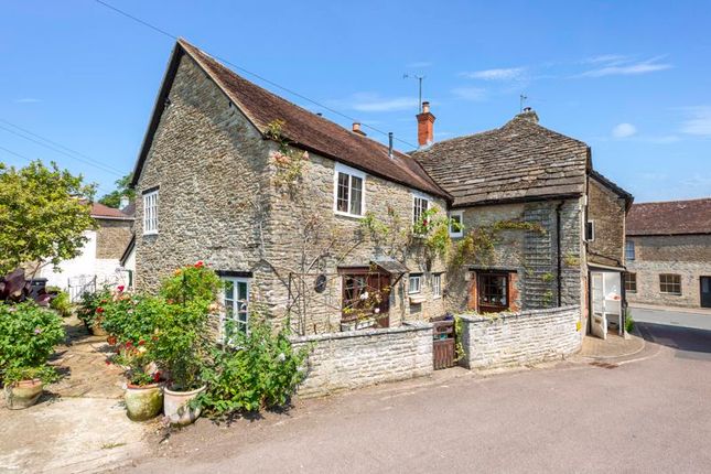 High Street, Stalbridge DT10 3 bed cottage for sale