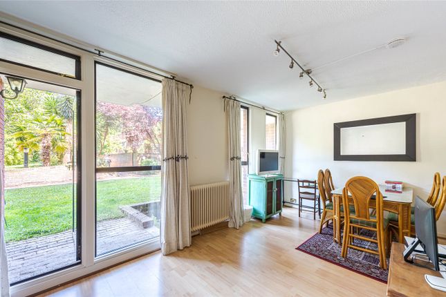 Tachbrook Street, London, SW1V 3 bed apartment for sale