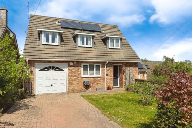 4 bed link detached house