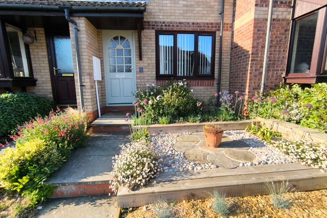 Benslys Drift, Halesworth, IP19 2 bed terraced house for sale