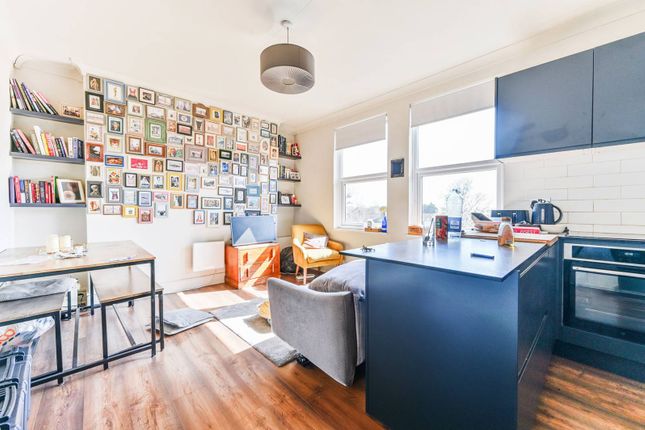 Penge Road, South Norwood, London, SE25 2 bed flat for sale