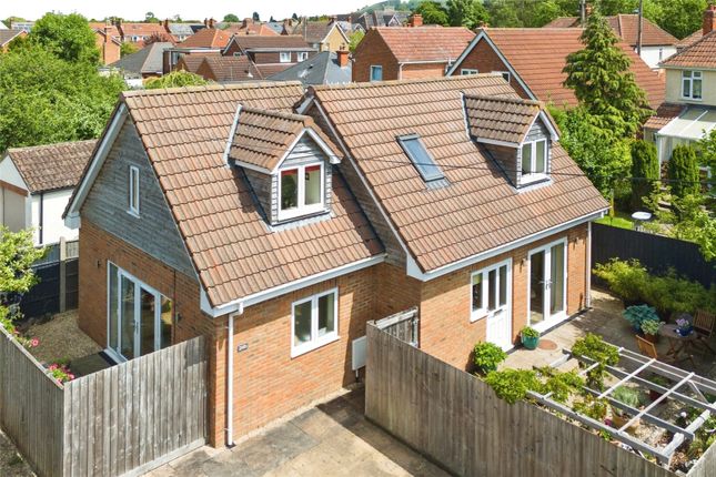 2 bedroom detached house for sale