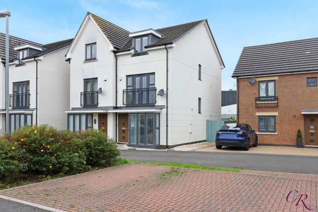 3 bedroom town house for sale