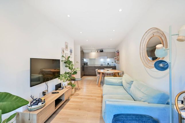 Sovereign House, Twickenham, TW1 2 bed flat for sale