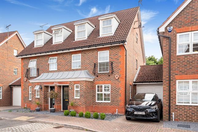 Beauchamps, Welwyn Garden City... 4 bed semi