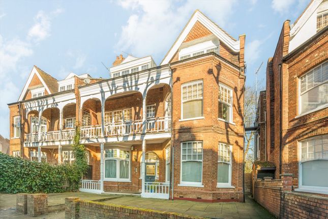 Queens Avenue, London N10 1 bed flat for sale