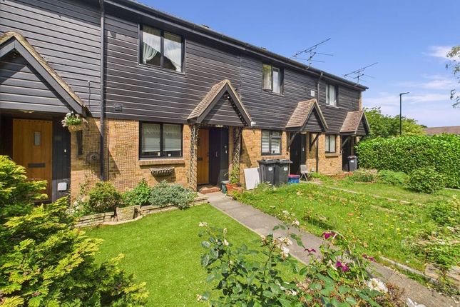 Huntsman Close, Feltham, Middlesex, TW13 2 bed terraced house for sale