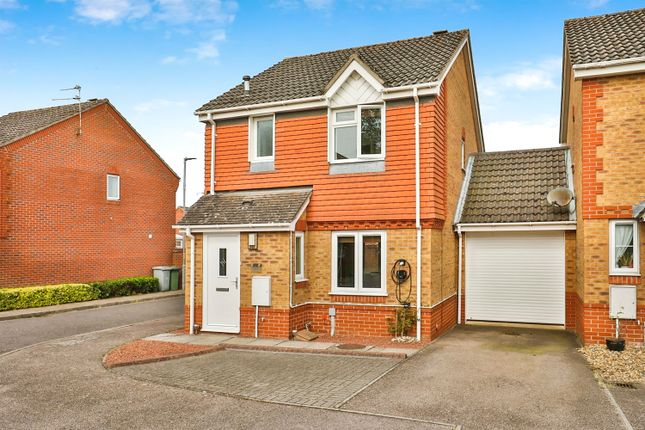 3 bed link detached house