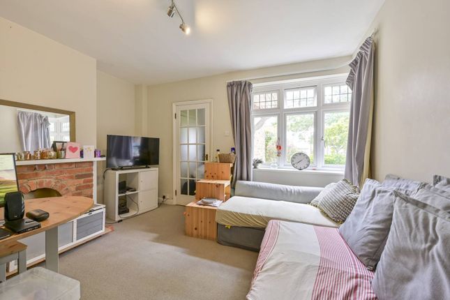 Woodside, Wimbledon, London, SW19 2 bed flat for sale