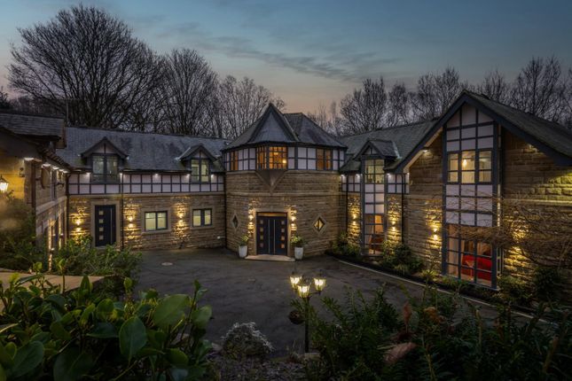 Wood Lane, Leeds LS18 8 bed detached house for sale