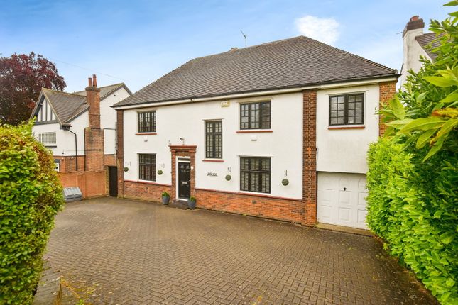 5 bed detached house