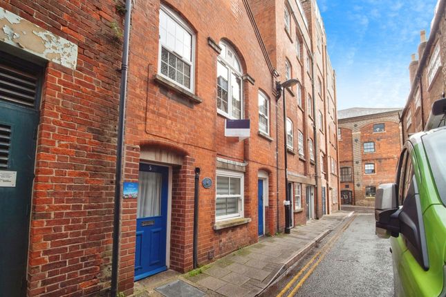 2 bedroom maisonette for sale