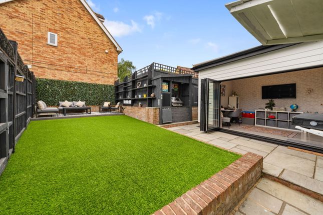 Harlow Road, Harlow CM19 4 bed detached house for sale