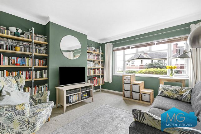 Nether Street, London, N12 2 bed maisonette for sale