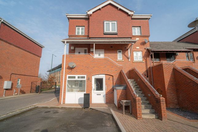 Old Hall Gardens, Solihull B90 2 bed apartment for sale