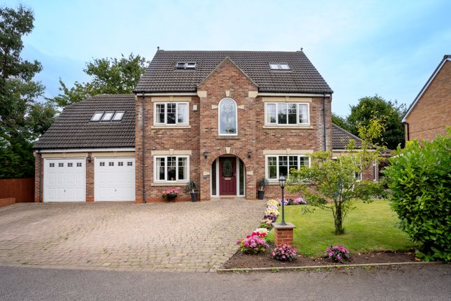 6 bedroom detached house for sale