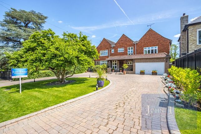 Forest Lane, Chigwell IG7 5 bed detached house for sale