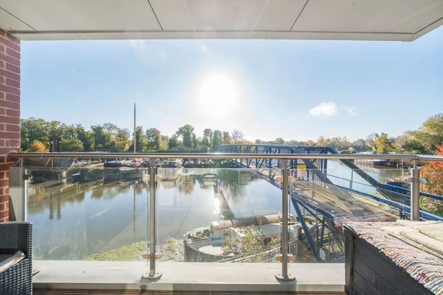 High Street, Brentford, Middlesex 2 bed apartment for sale