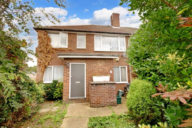 Vineyard Road, Feltham TW13 2 bed flat for sale