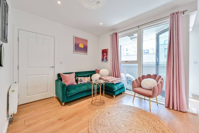 Bessemer Place, North Greenwich... 1 bed flat for sale