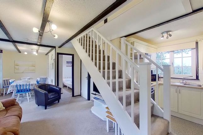 33 Tudor Court, Tolroy Manor 3 bed chalet for sale