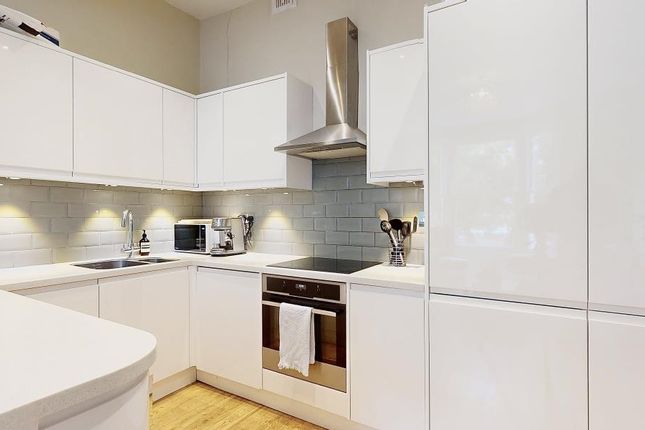 Cologne Road, SW11 1 bed flat for sale